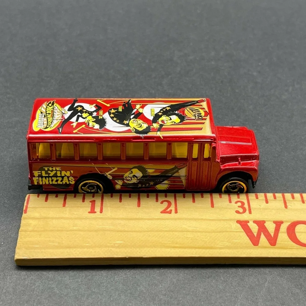 Hot Wheels Flyin' Finizzas Sideshow Chevrolet School Bus Red Diecast 1/64 Loose